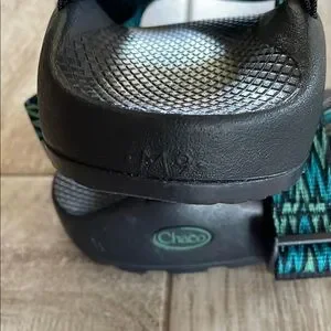 Chaco men’s black/blue/green patterned sandals, size 9, like new Chaco | Shoes | Chaco Mens Blackbluegreen Patterned Sandals  main image 3